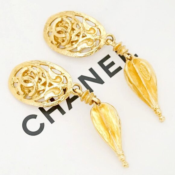 CHANEL CC Logos filigree Drop Clip-On Earrings Gold Tone 95A Auth w/Box s108-2 - Picture 1 of 5